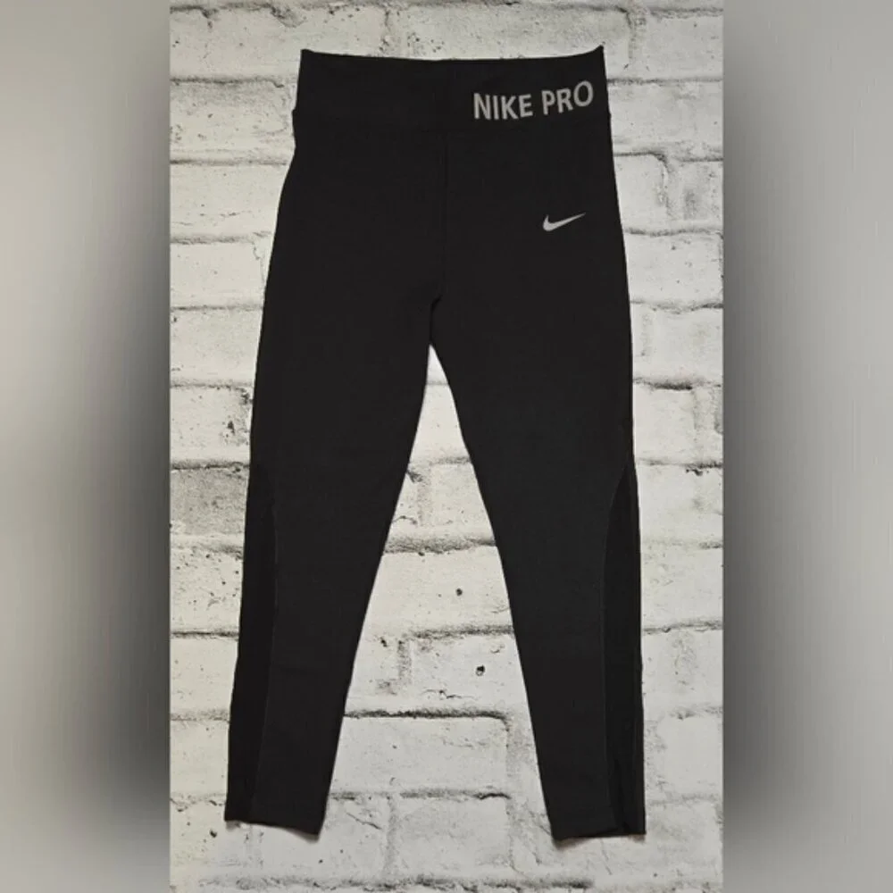 Nike Pro Cool Women's Black Capris Leggings. EUC